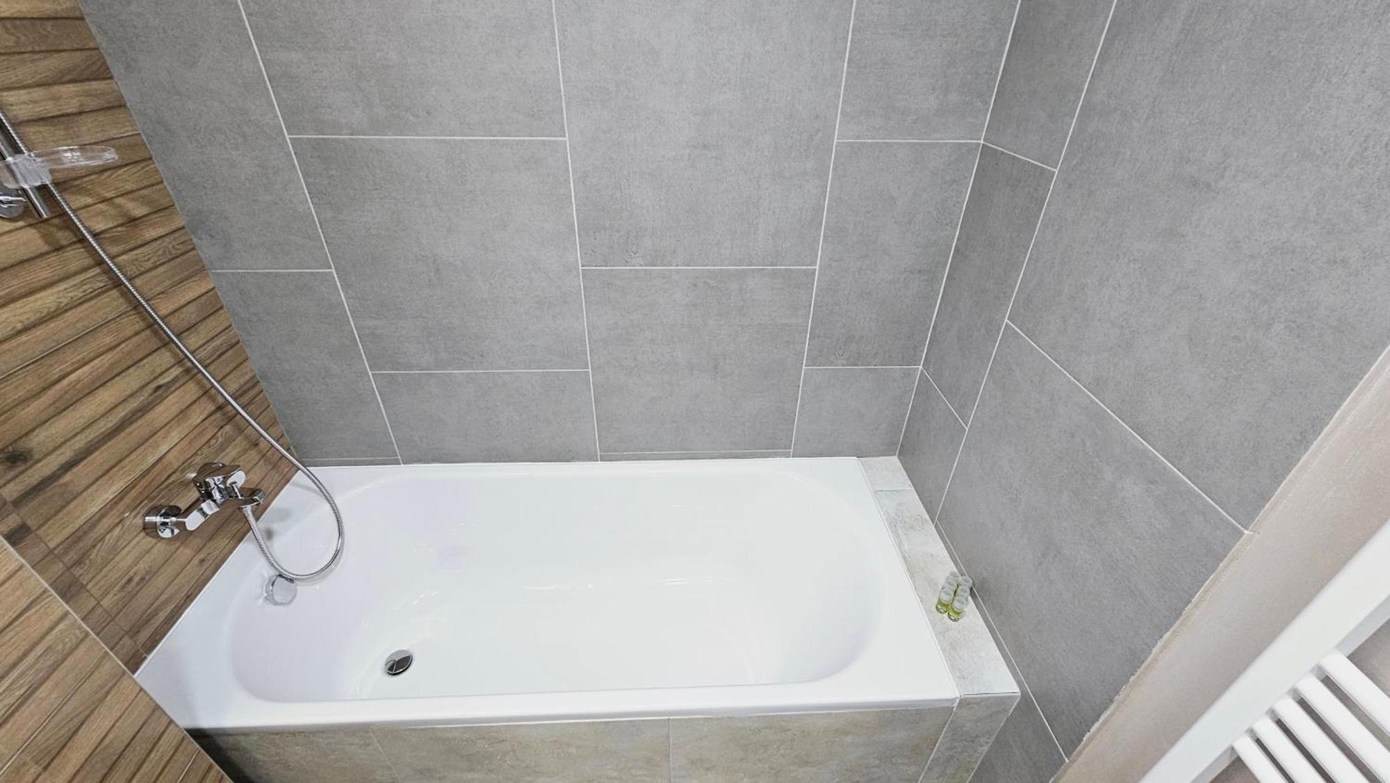 Cozy Apartments - Panoramic Suites Near Coresi Mall #Brasov Exterior photo