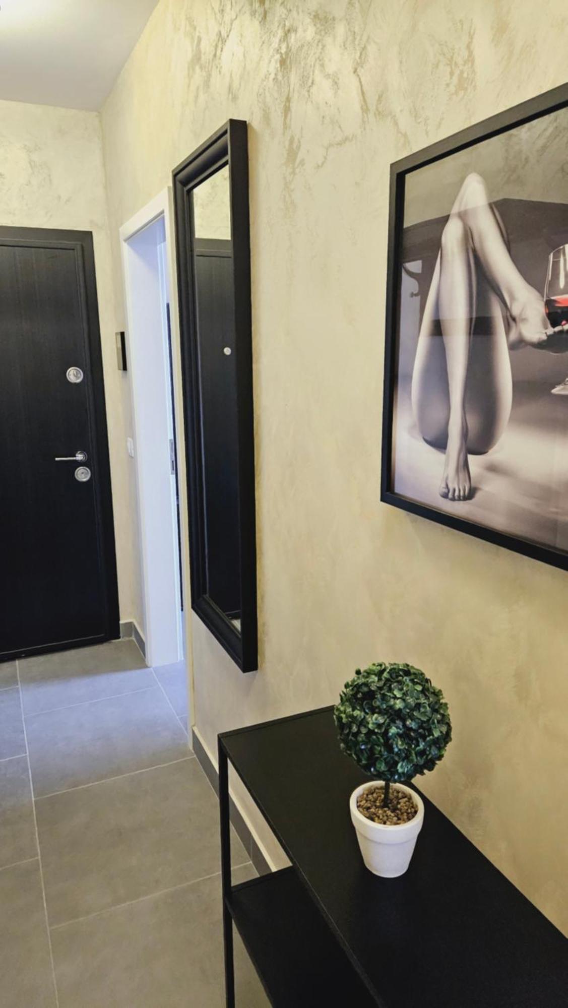 Cozy Apartments - Panoramic Suites Near Coresi Mall #Brasov Exterior photo
